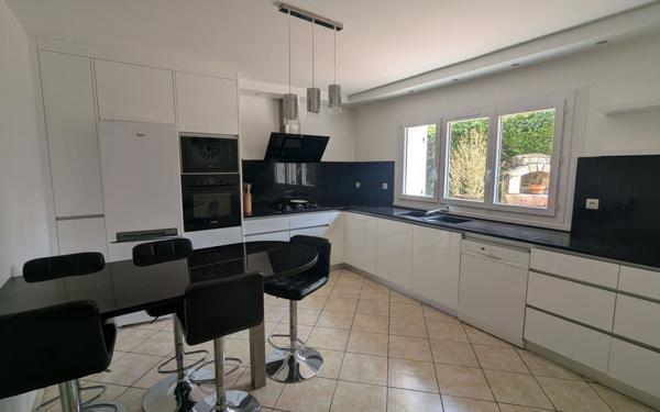 Maison à vendre    5 pièces • 175 m2 Saint-Jean-de-la-Ruelle