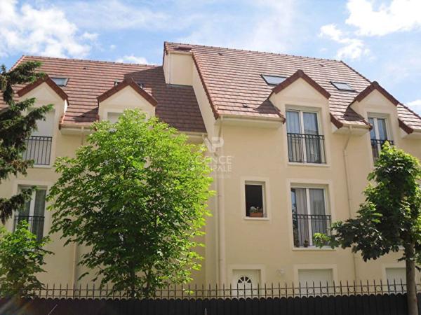Appartement Poissy 2 pièce(s)- 28m²- 695 €uro c.c. Loyer 795 €/mois charges comprises **  - Référence  9263