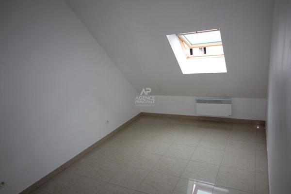 Appartement Poissy 2 pièce(s)- 28m²- 695 €uro c.c. Loyer 795 €/mois charges comprises **  - Référence  9263
