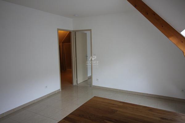 Appartement Poissy 2 pièce(s)- 28m²- 695 €uro c.c. Loyer 795 €/mois charges comprises **  - Référence  9263