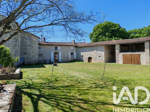 Maison à vendre 6 pièces 188,8 m² Villefagnan