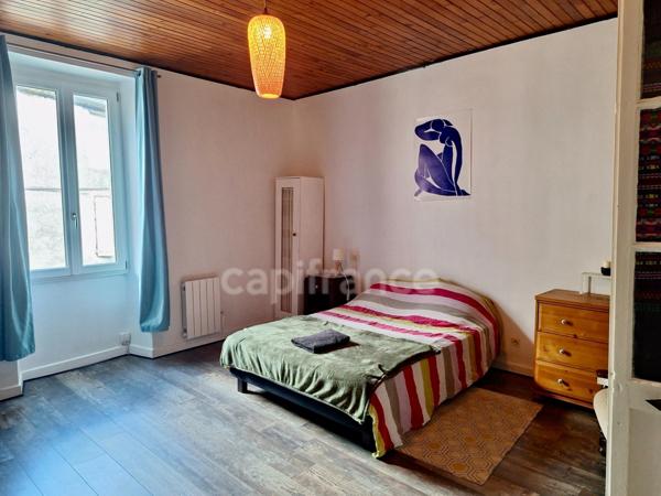 Maison à vendre en pierre 5 pièces, rénovée avec charme en plein cœur de Puylaroque (82)