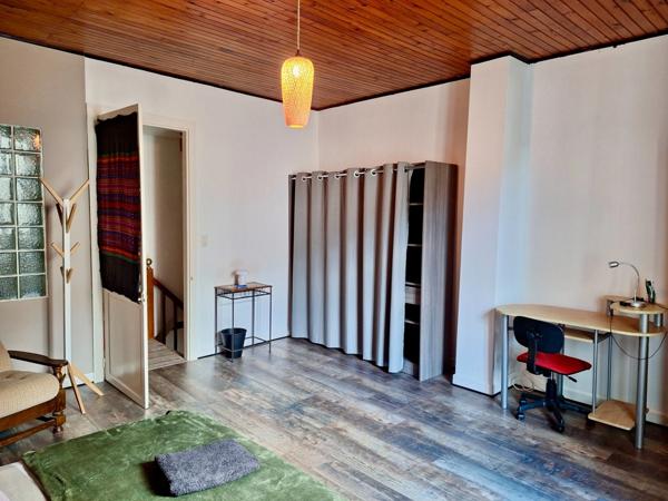 Maison à vendre en pierre 5 pièces, rénovée avec charme en plein cœur de Puylaroque (82)