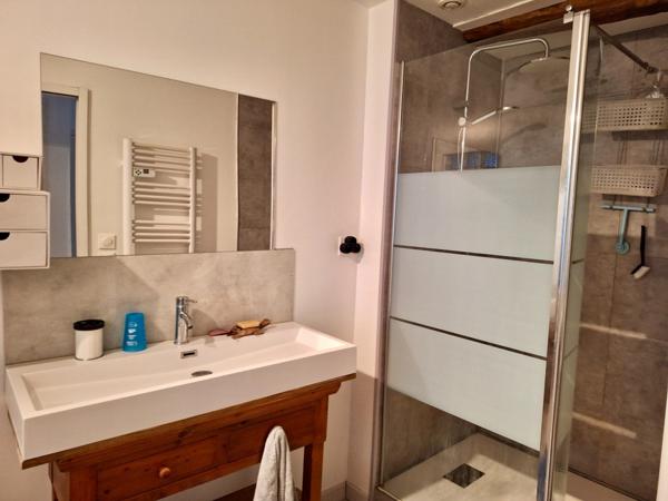 Maison à vendre en pierre 5 pièces, rénovée avec charme en plein cœur de Puylaroque (82)