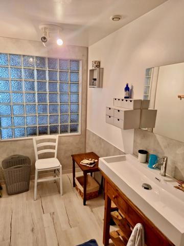 Maison à vendre en pierre 5 pièces, rénovée avec charme en plein cœur de Puylaroque (82)