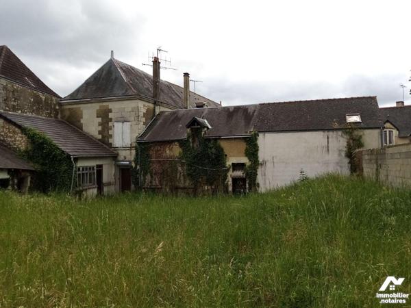 CENTRE-BOURG, S/TERRAIN DE 1.142m2, ENSEMBLE IMMOBILIER, à aménager, composé de :
1°) Maison d...