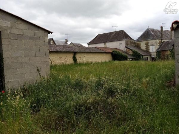 CENTRE-BOURG, S/TERRAIN DE 1.142m2, ENSEMBLE IMMOBILIER, à aménager, composé de :
1°) Maison d...