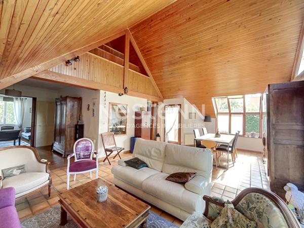 Une maison familiale aux beaux volumes, idéale pour une grande famille