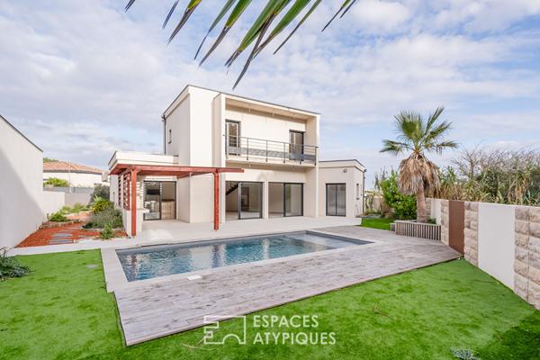 Villa contemporaine sans vis-à-vis, en lisière de pinède à Narbonne