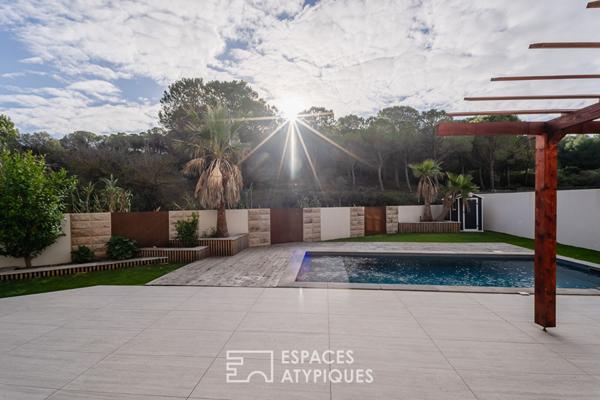 Villa contemporaine sans vis-à-vis, en lisière de pinède à Narbonne