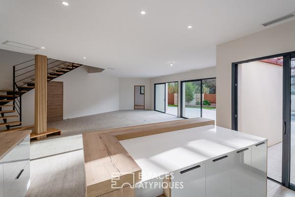 Villa contemporaine sans vis-à-vis, en lisière de pinède à Narbonne