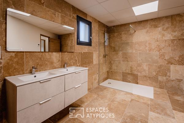 Villa contemporaine sans vis-à-vis, en lisière de pinède à Narbonne