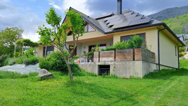 Villa d'architecte avec vue panoramique et terrain constructible de 3 844 m² – OUZOUS