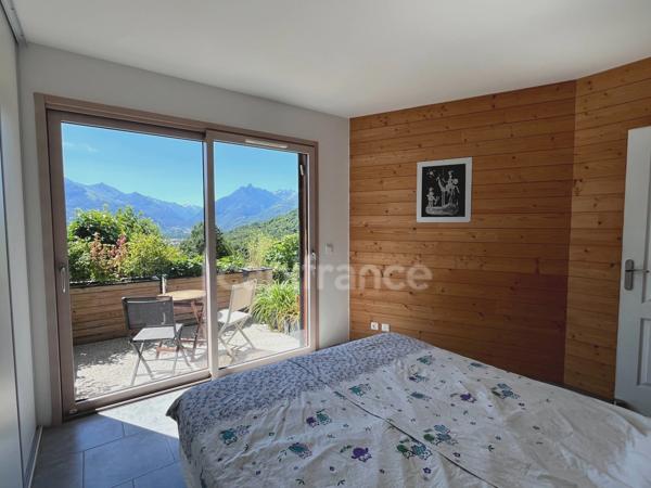 Villa d'architecte avec vue panoramique et terrain constructible de 3 844 m² – OUZOUS