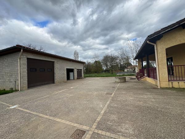Lisle sur Tarn . Maison de +/- 193 m²