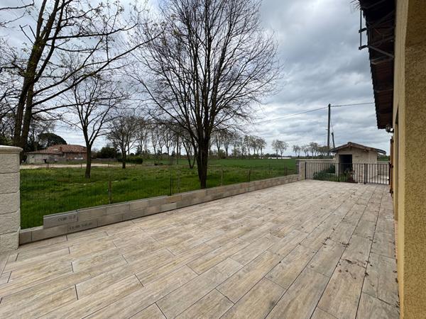 Lisle sur Tarn . Maison de +/- 193 m²