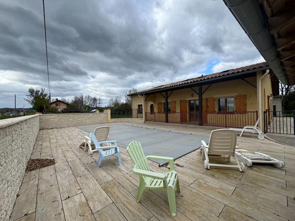 Lisle sur Tarn . Maison de +/- 193 m²