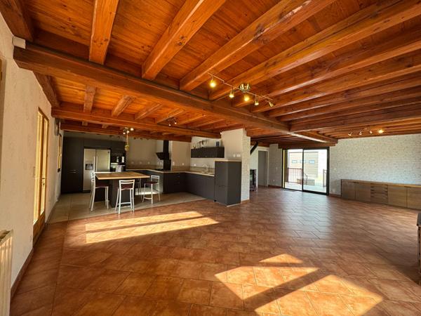 Lisle sur Tarn . Maison de +/- 193 m²