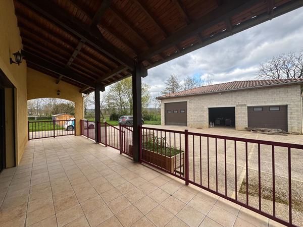 Lisle sur Tarn . Maison de +/- 193 m²