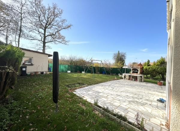 maison 5 pièces-4 chambres-garage-jardin avec cabanon