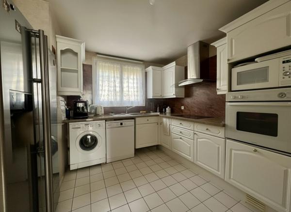 maison 5 pièces-4 chambres-garage-jardin avec cabanon