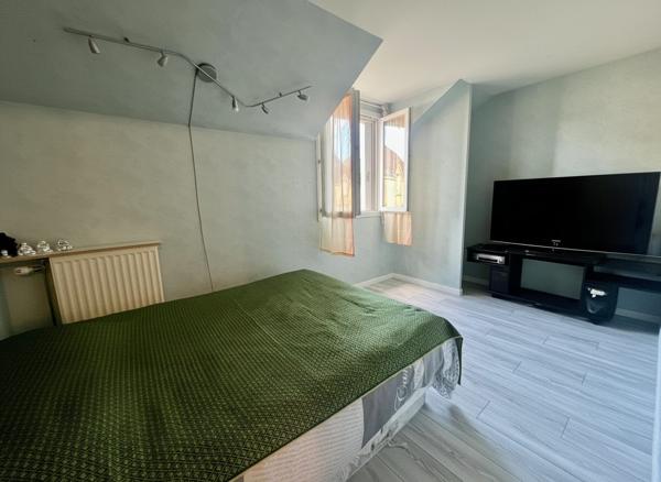maison 5 pièces-4 chambres-garage-jardin avec cabanon