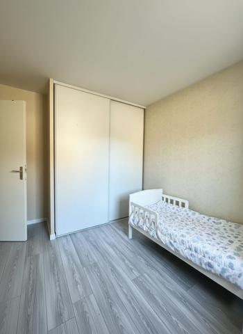 maison 5 pièces-4 chambres-garage-jardin avec cabanon
