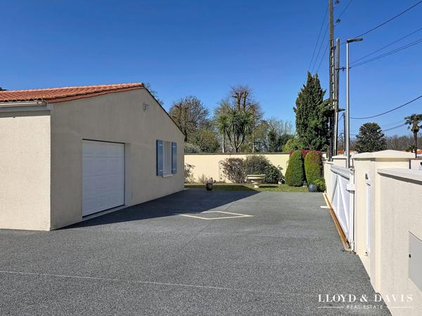 Plain-pied T4-5 sur 1000m² de terrain paysagé
