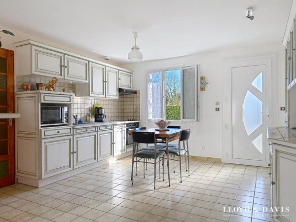 Plain-pied T4-5 sur 1000m² de terrain paysagé