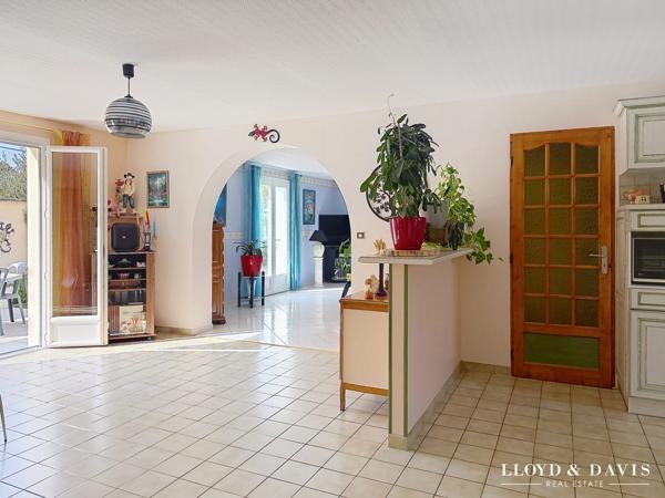 Plain-pied T4-5 sur 1000m² de terrain paysagé