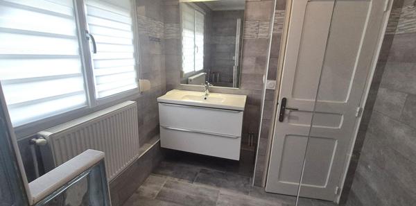 Belle Maison en Pierre ou de Caractère de 112 m² Rénovée avec Goût avec sa Cour fermée de 12 m², Terrasse de 56 m², Vérandas Chauffées, Garage de 32 m² avec Buanderie, Chaufferie PAC Air-Eau, Cuisine d'été et Terrain clos, arborés de 286 m² avec son Barbe