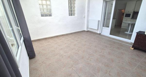 Belle Maison en Pierre ou de Caractère de 112 m² Rénovée avec Goût avec sa Cour fermée de 12 m², Terrasse de 56 m², Vérandas Chauffées, Garage de 32 m² avec Buanderie, Chaufferie PAC Air-Eau, Cuisine d'été et Terrain clos, arborés de 286 m² avec son Barbe