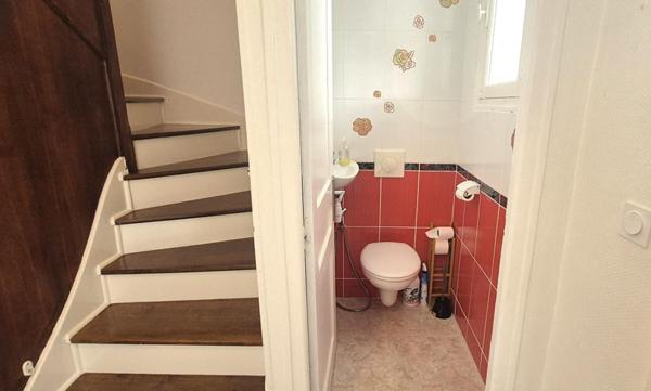 Belle Maison en Pierre ou de Caractère de 112 m² Rénovée avec Goût avec sa Cour fermée de 12 m², Terrasse de 56 m², Vérandas Chauffées, Garage de 32 m² avec Buanderie, Chaufferie PAC Air-Eau, Cuisine d'été et Terrain clos, arborés de 286 m² avec son Barbe