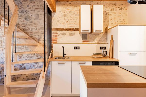 Maison de caractère rénovée avec jardin au coeur de la circulade de Bram