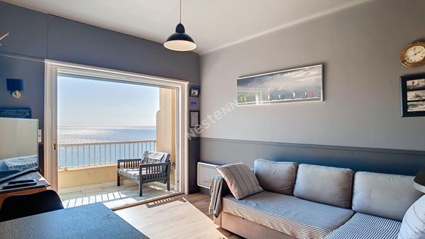 Charmant 2 pieces avec vue splendide sur le Grand Bleu !