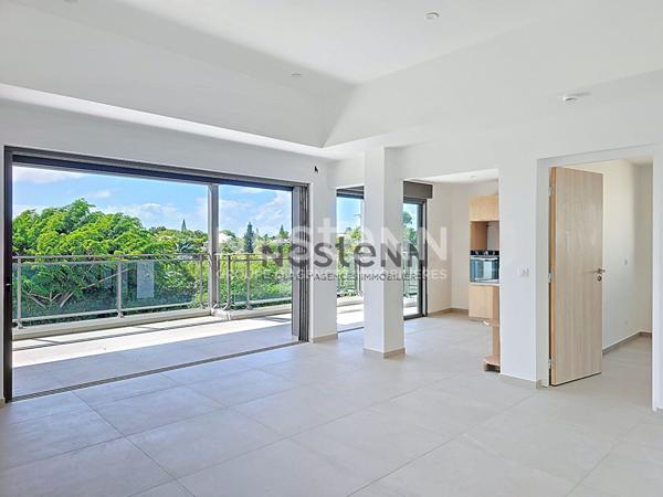 A Vendre Villa T4 en Duplex de 118.20m² Les HAUTS du GREEN à Saint François