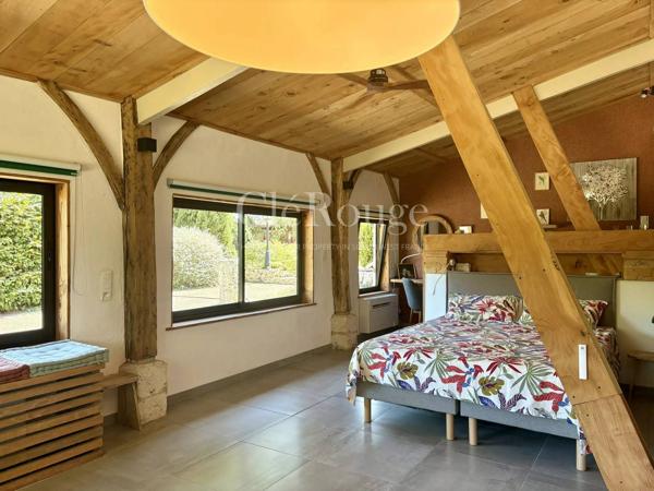 Proche de Pujols et le Lot – Élégante propriété de caractère de 5 chambres avec piscine chauffée et superbe parc arboré