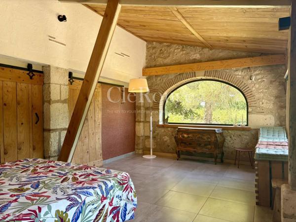 Proche de Pujols et le Lot – Élégante propriété de caractère de 5 chambres avec piscine chauffée et superbe parc arboré