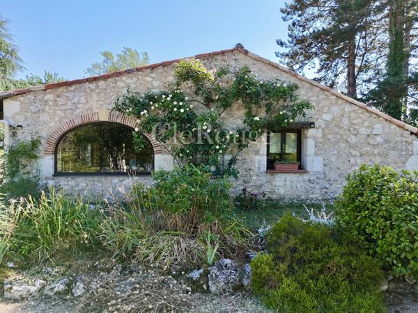 Proche de Pujols et le Lot – Élégante propriété de caractère de 5 chambres avec piscine chauffée et superbe parc arboré