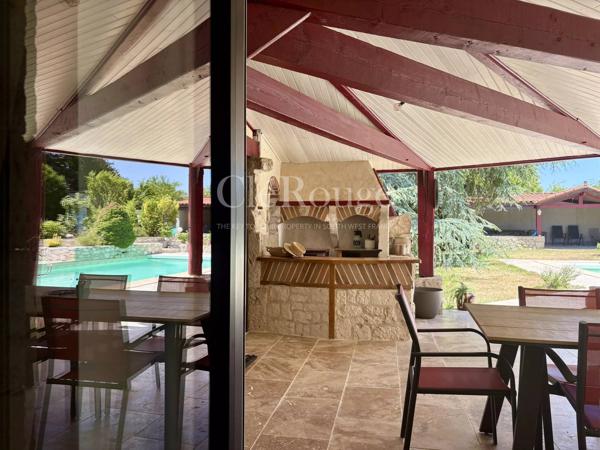 Proche de Pujols et le Lot – Élégante propriété de caractère de 5 chambres avec piscine chauffée et superbe parc arboré
