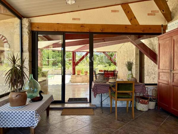Proche de Pujols et le Lot – Élégante propriété de caractère de 5 chambres avec piscine chauffée et superbe parc arboré