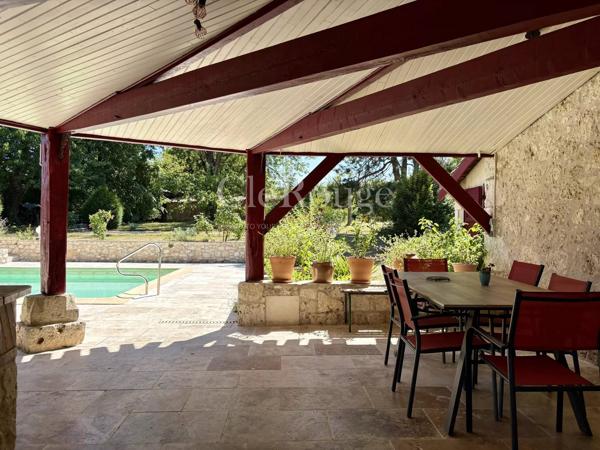 Proche de Pujols et le Lot – Élégante propriété de caractère de 5 chambres avec piscine chauffée et superbe parc arboré