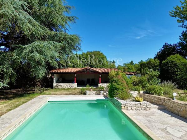 Proche de Pujols et le Lot – Élégante propriété de caractère de 5 chambres avec piscine chauffée et superbe parc arboré