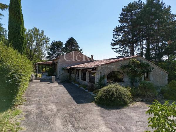 Proche de Pujols et le Lot – Élégante propriété de caractère de 5 chambres avec piscine chauffée et superbe parc arboré