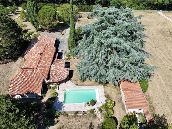 Proche de Pujols et le Lot – Élégante propriété de caractère de 5 chambres avec piscine chauffée et superbe parc arboré