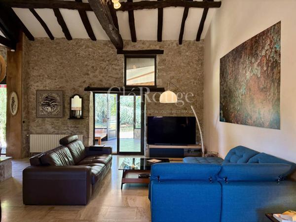 Proche de Pujols et le Lot – Élégante propriété de caractère de 5 chambres avec piscine chauffée et superbe parc arboré