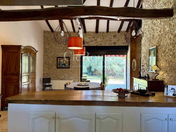 Proche de Pujols et le Lot – Élégante propriété de caractère de 5 chambres avec piscine chauffée et superbe parc arboré