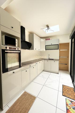 Maison familiale rénovée avec jardin et garage