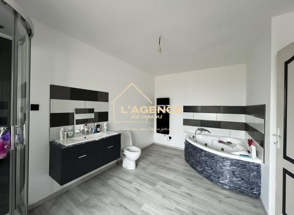 Maison familiale rénovée avec jardin et garage