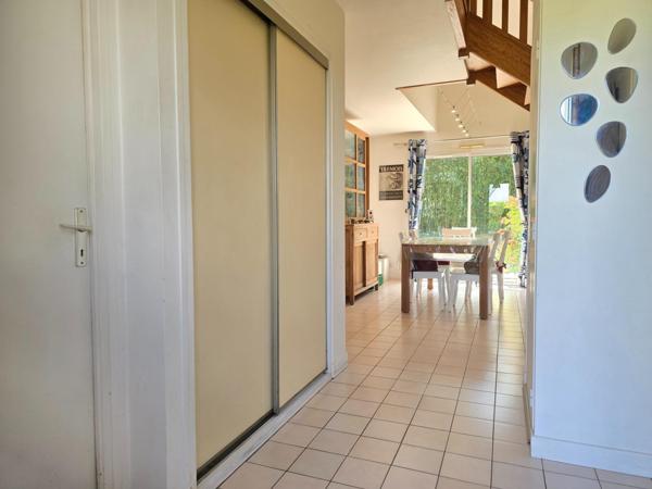 Maison familiale lumineuse d'environ 104 m² sur un terrain de 620 m² à MELESSE